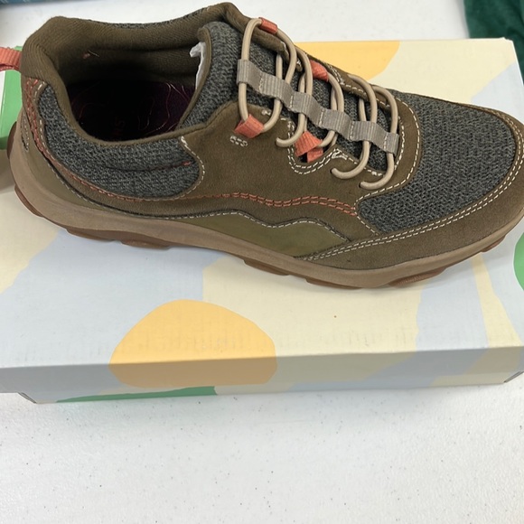 Earth Origins shoes. - Picture 1 of 3